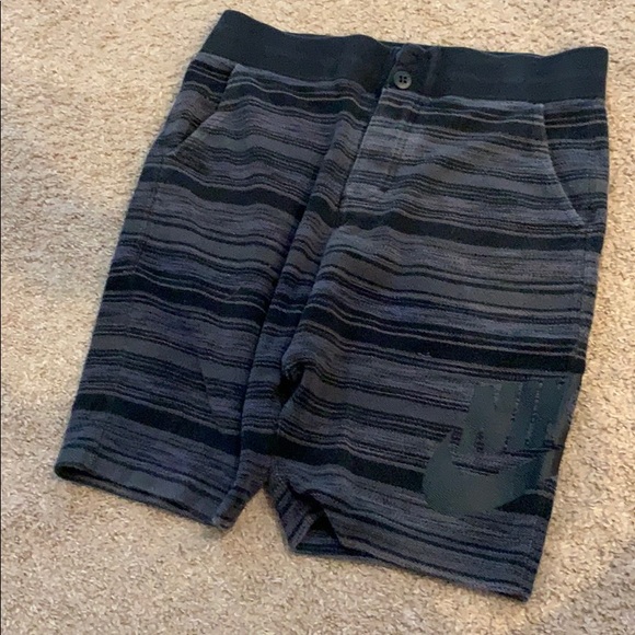 Nike shorts - Picture 1 of 4